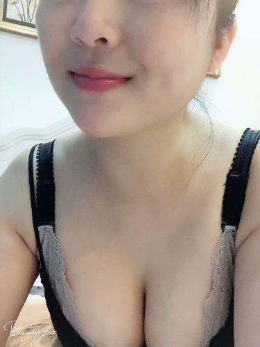 东门一白嫩大波妹 第3张
