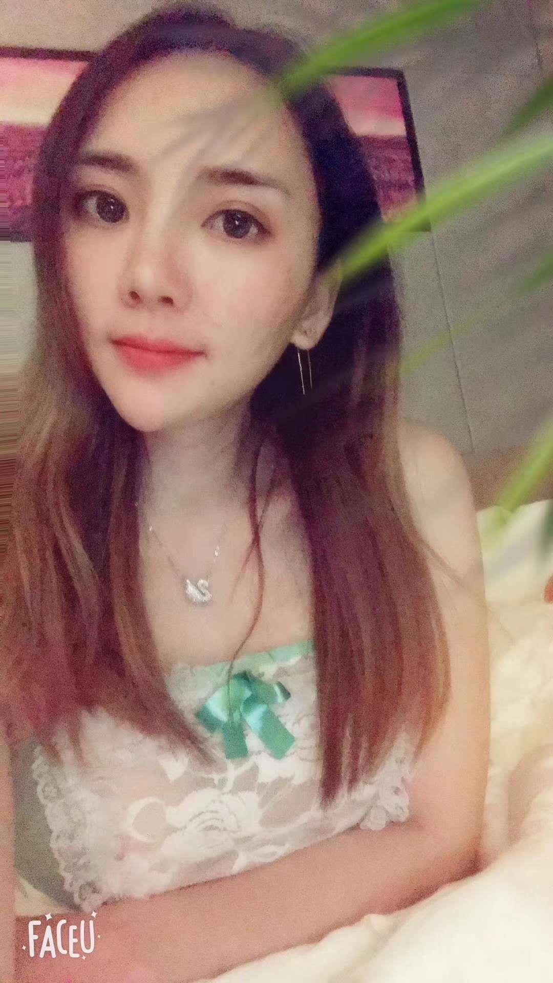 罗湖E奶美女 第1张