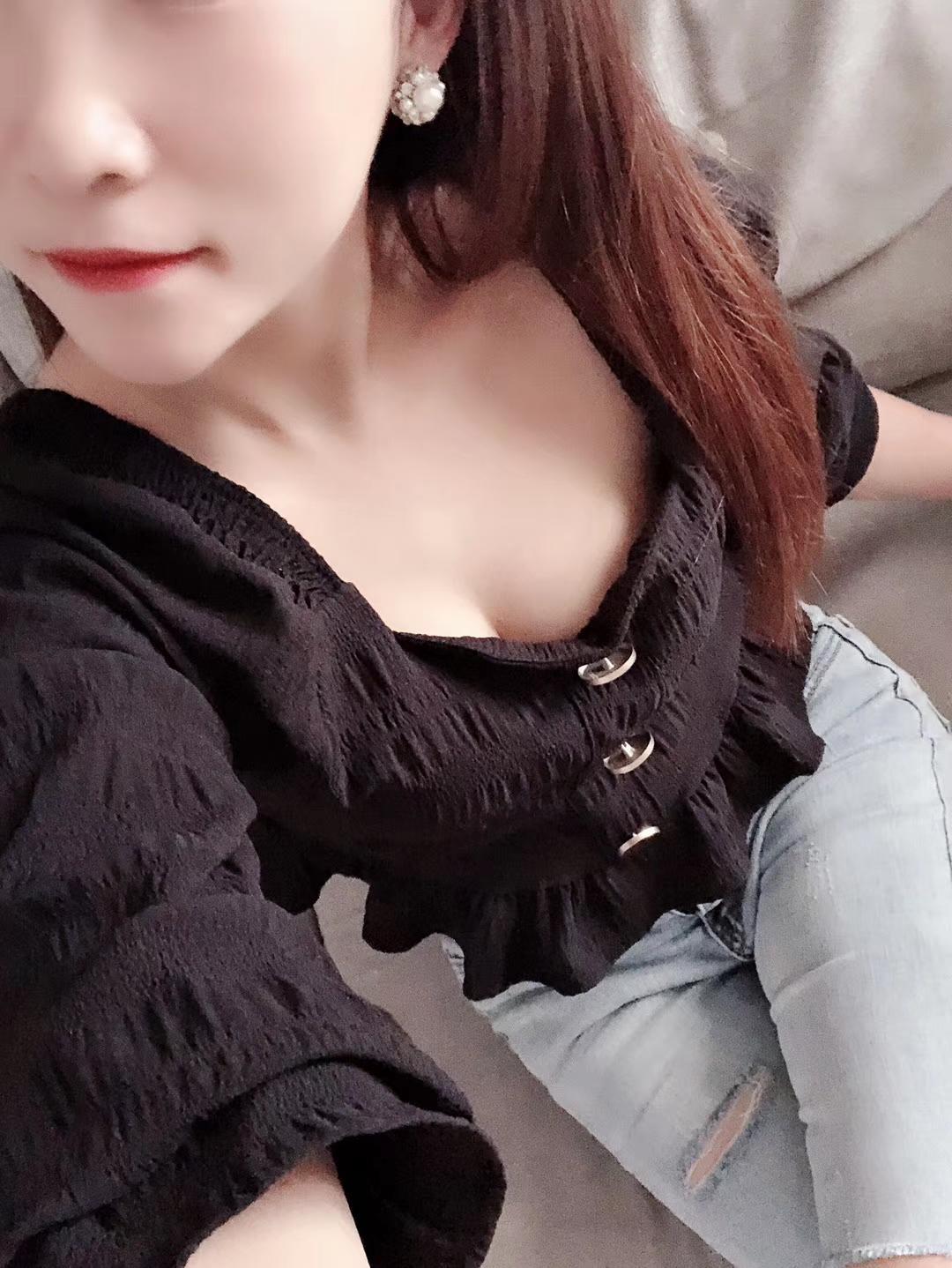 龙华妹子，会聊天，有亲和力 第2张