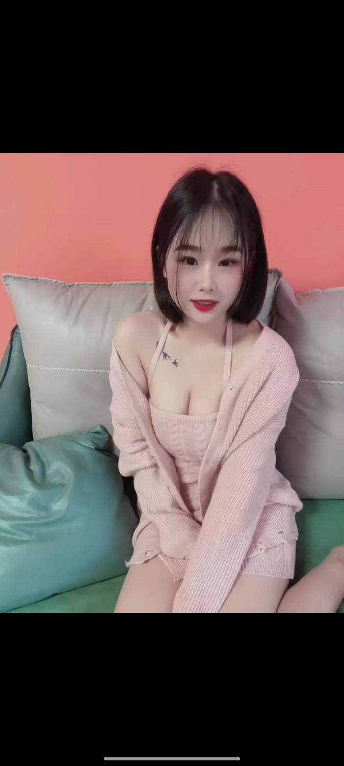 黄埔区苏元地铁口妹子 第4张