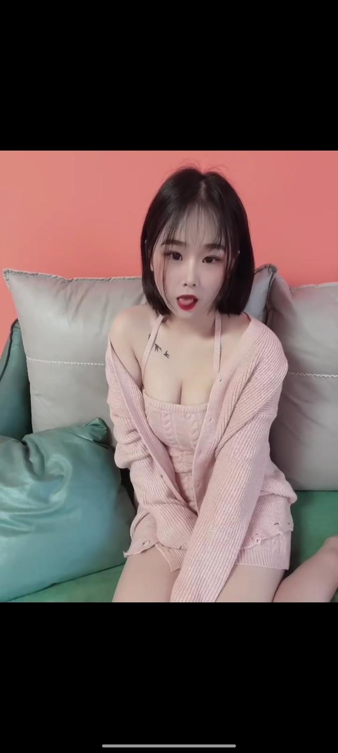 黄埔区苏元地铁口妹子 第5张