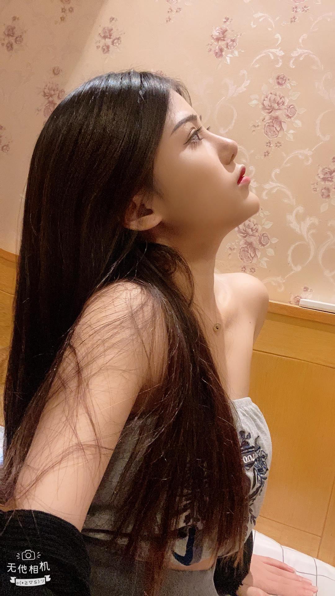 出击翘臀妹子,颜值不够,丝袜来凑,屁股是真大 第3张