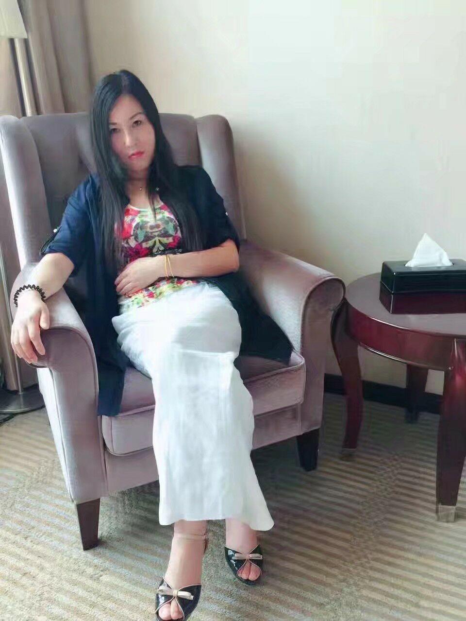杨家湾地铁站旁，熟女红姐一个！ 第1张
