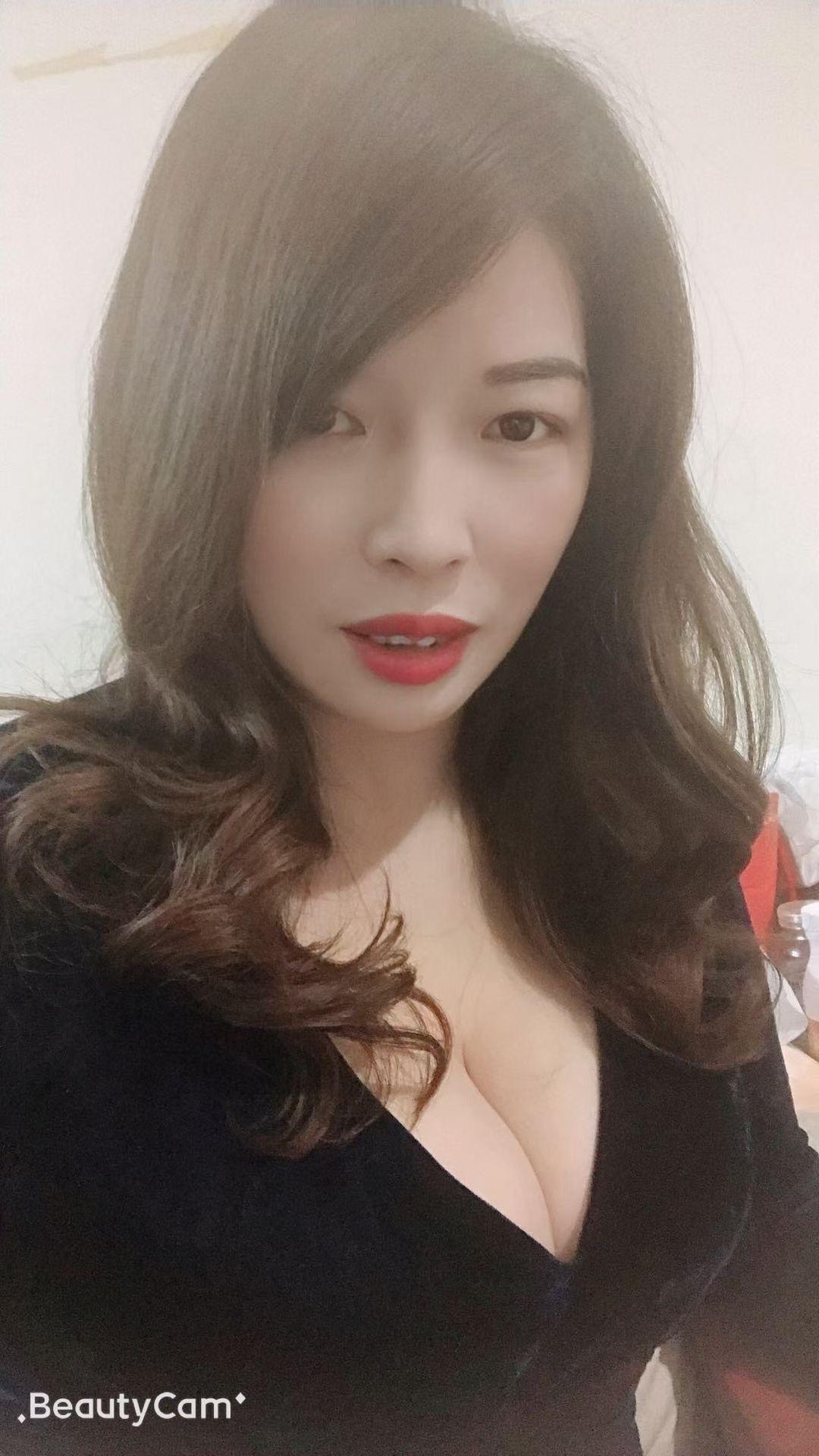 胸很大的丰满熟女 第2张