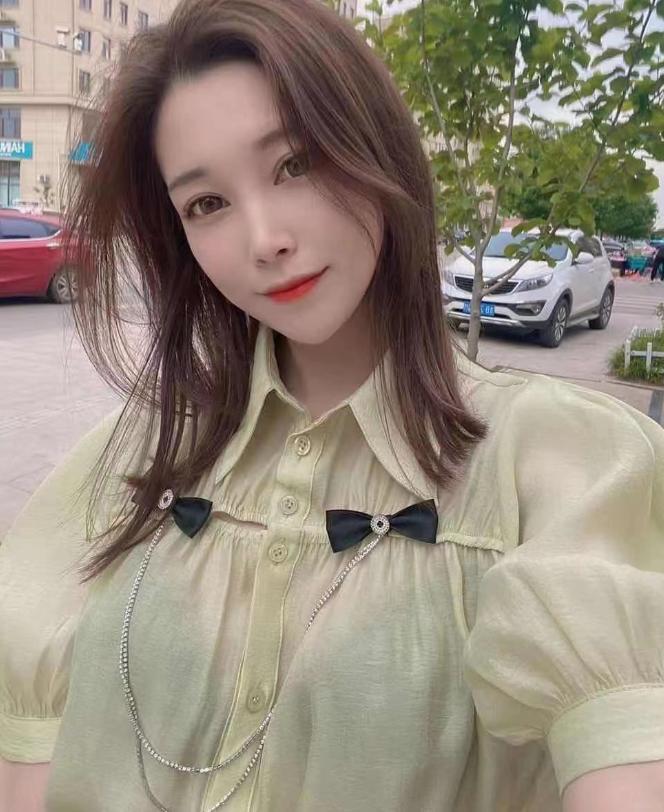 重庆年轻的极品漂亮美女 第2张