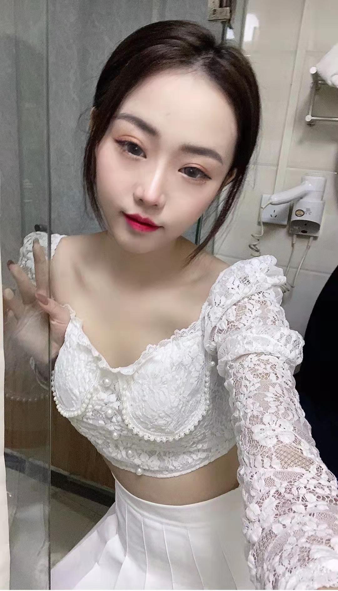 楼凤小妹服务挺好，还能车震 第2张