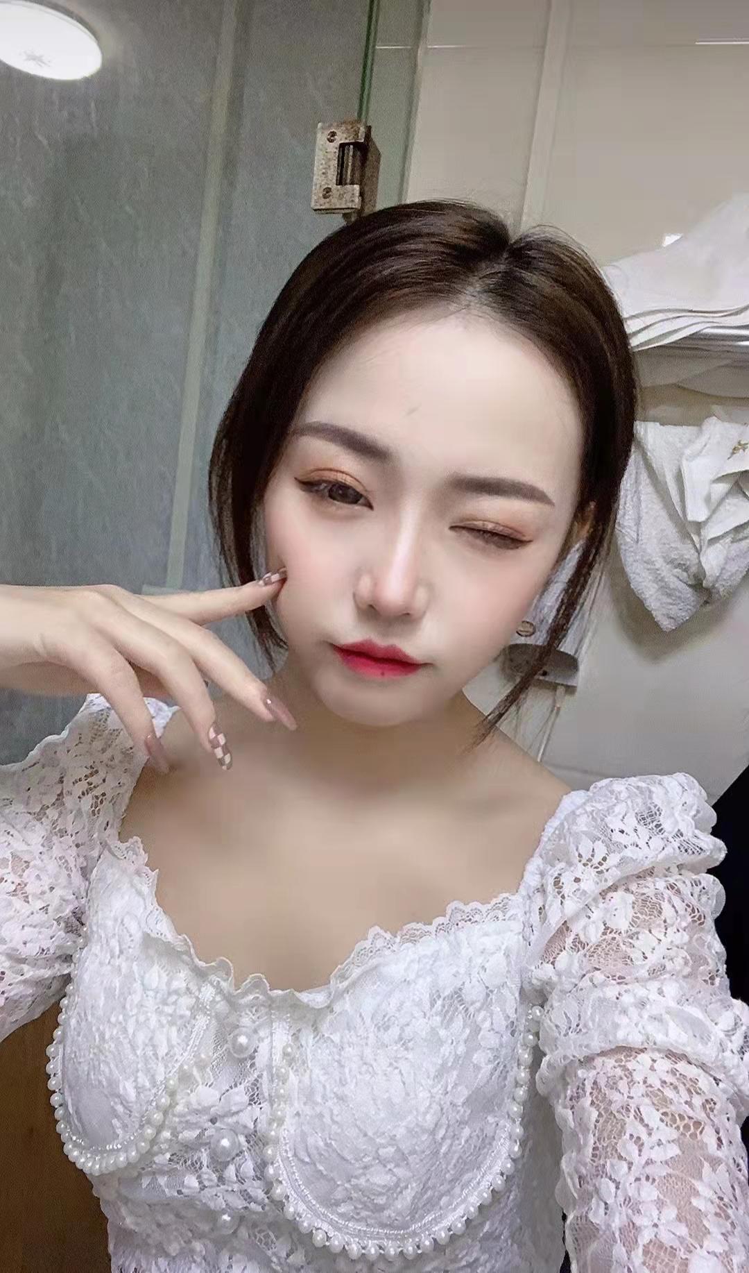 楼凤小妹服务挺好，还能车震 第3张