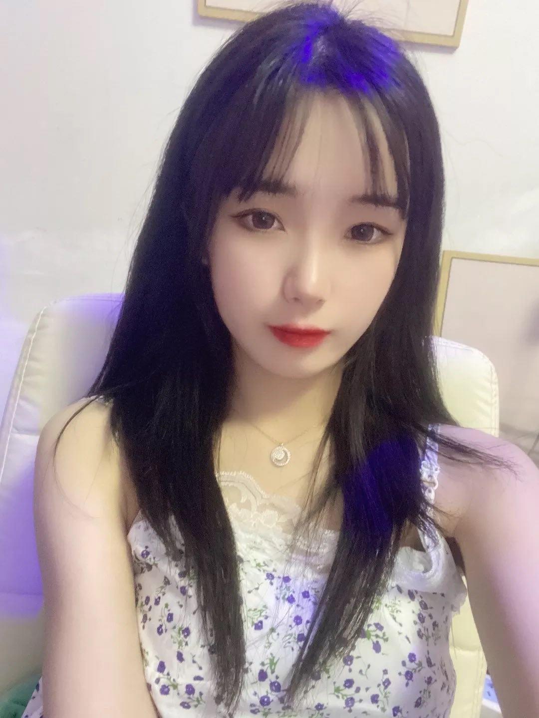 真实兼职妹子，完美小鲍鱼，看着就想舔 第3张