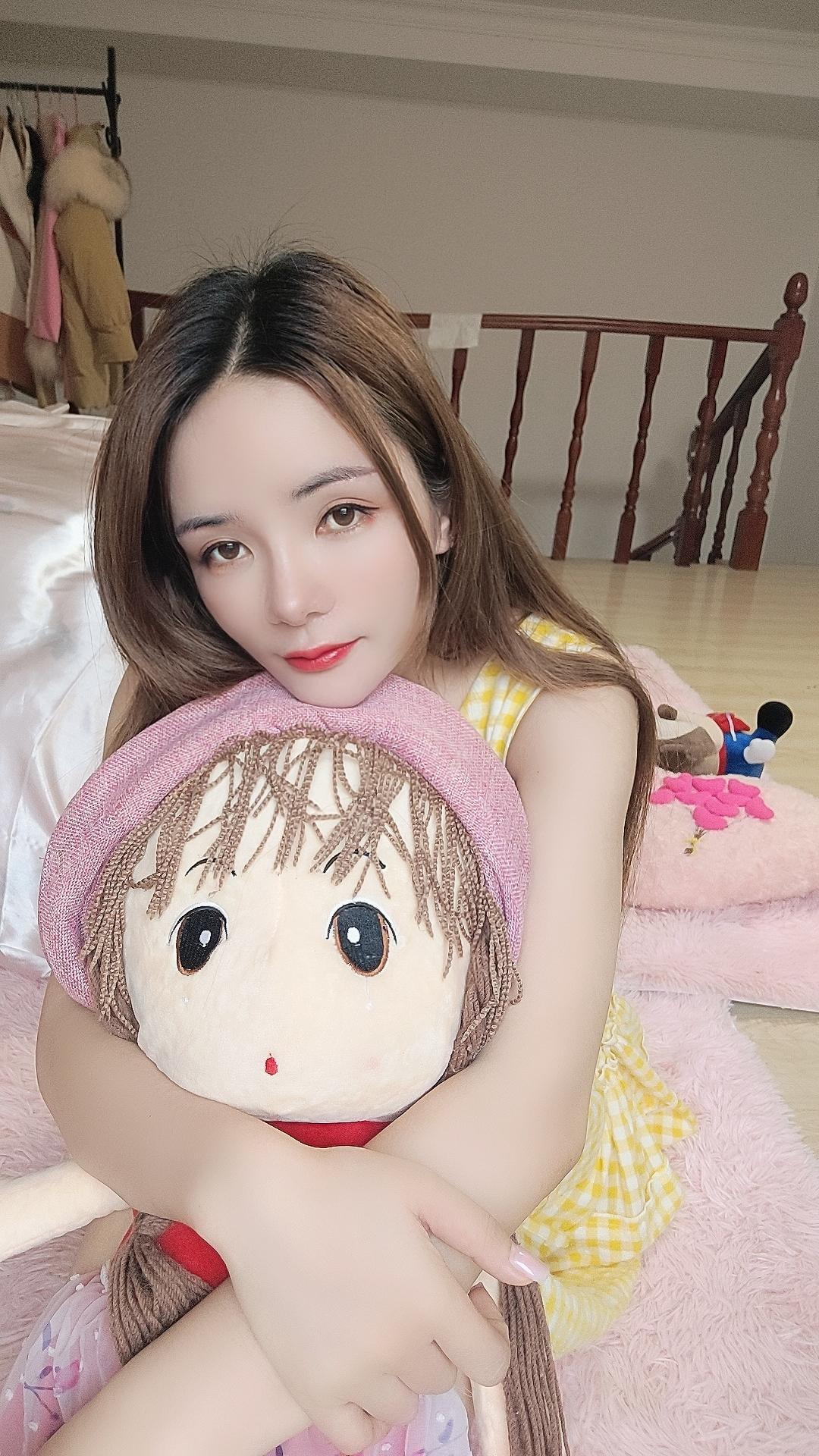 红谷滩干小妹崽洛儿,小鸟依人款 第1张