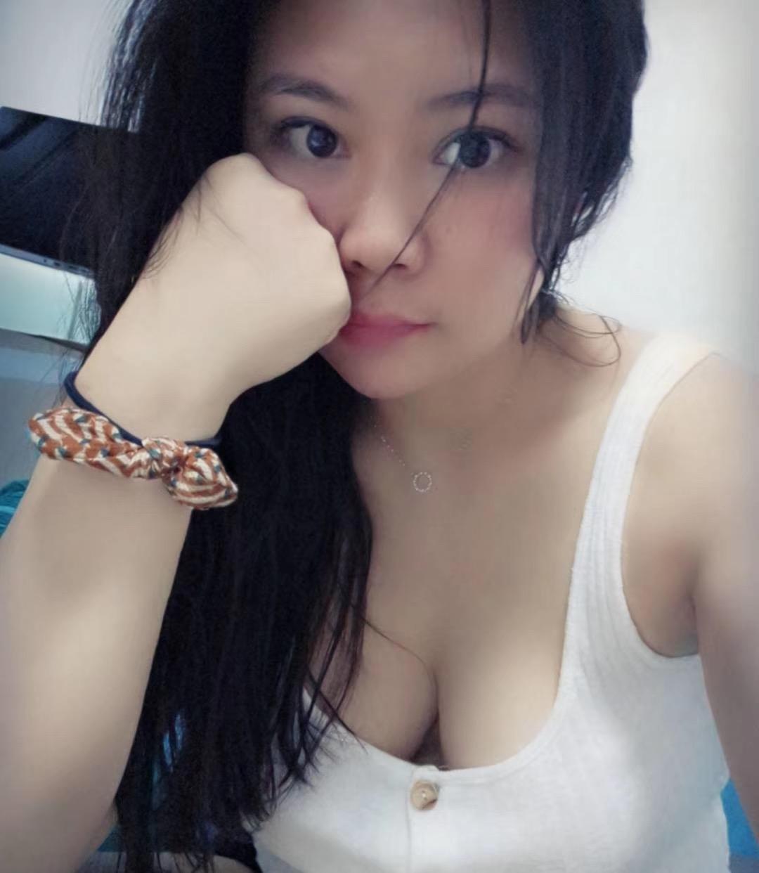 太湖路大胸妹子 第1张