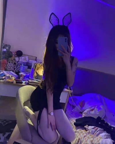 黑丝小美女 第2张