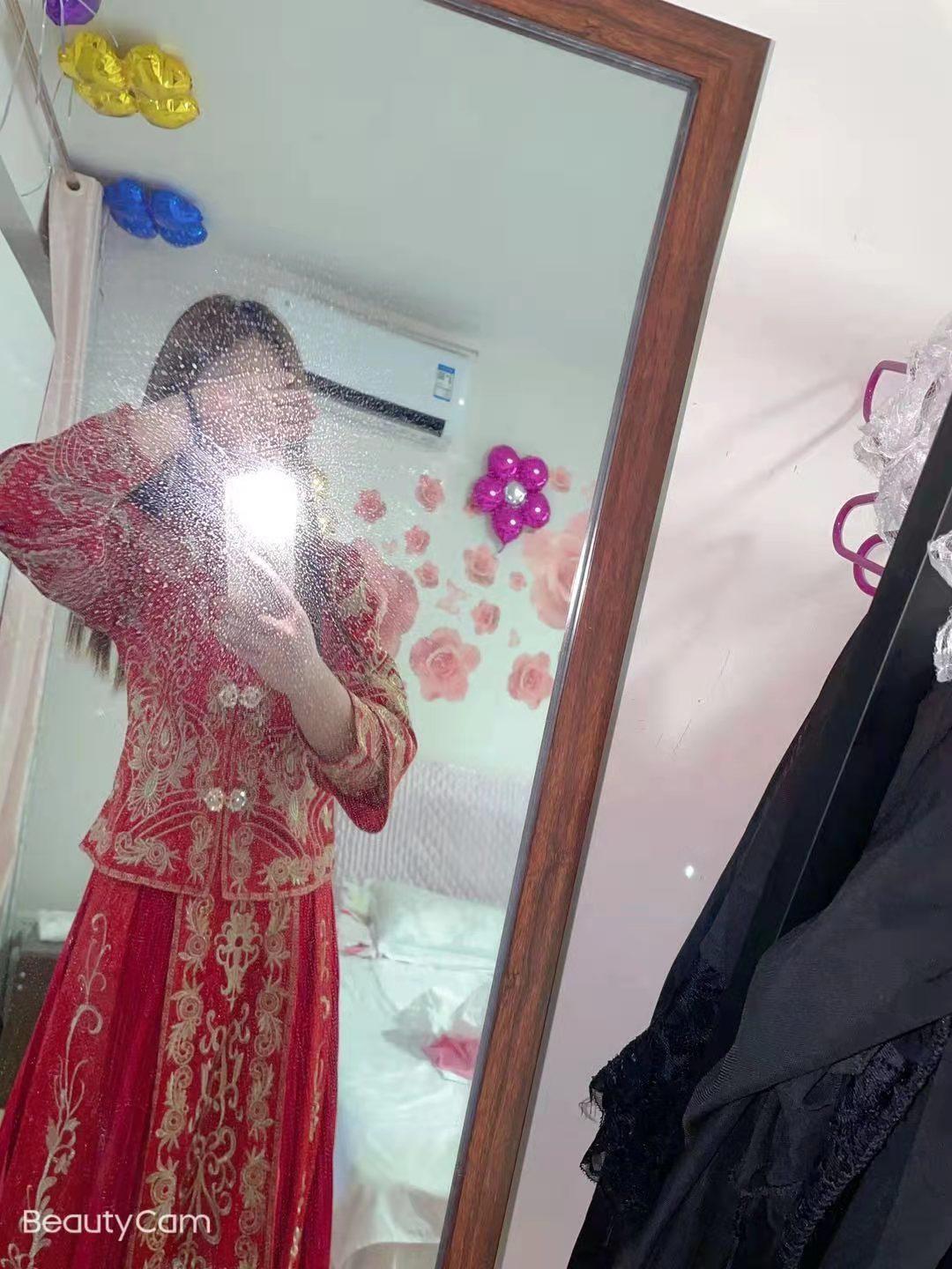贵阳观山湖区穿婚服的女人 第2张