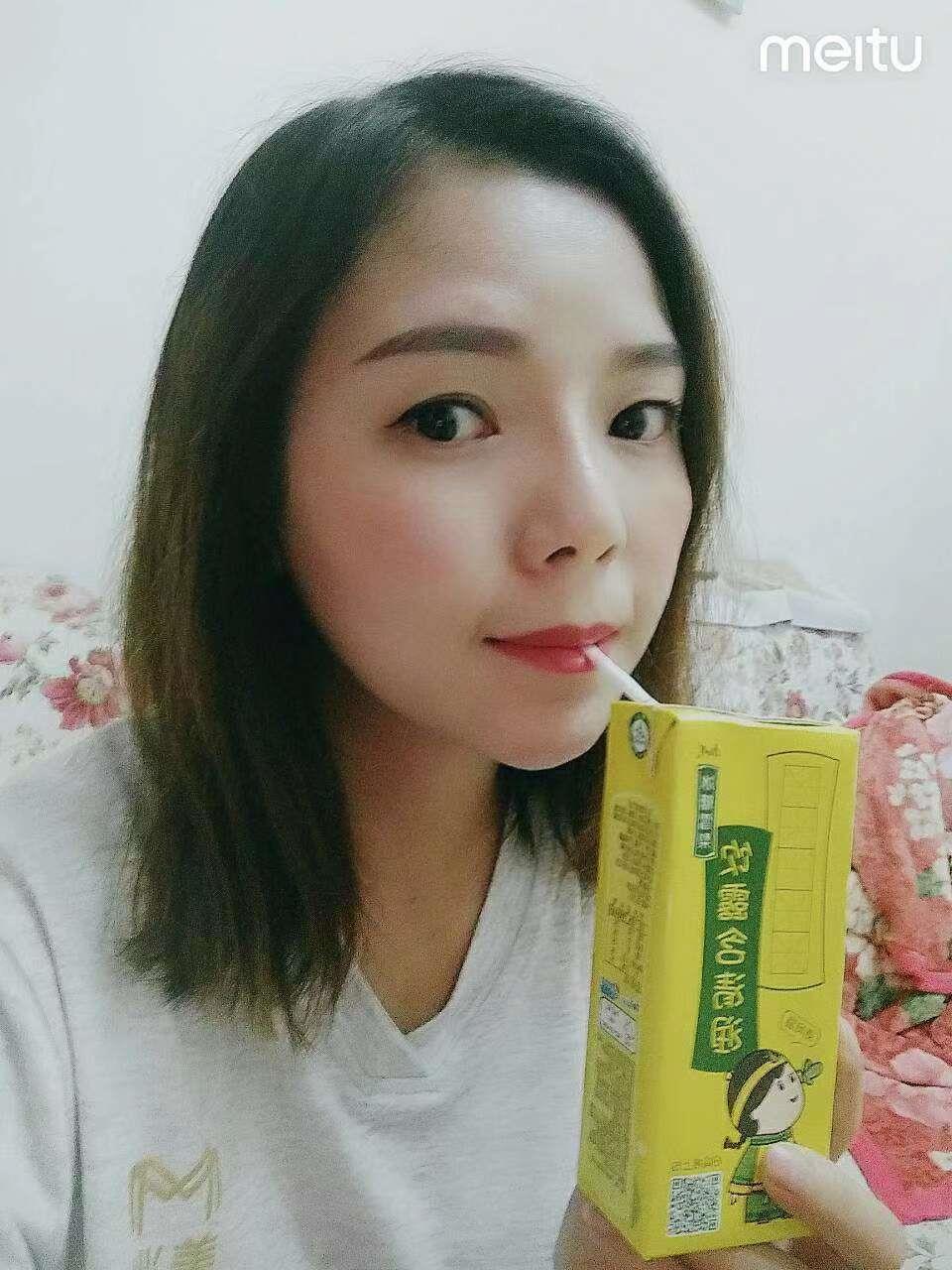 贵阳会展城偶遇的性感妹子 第2张