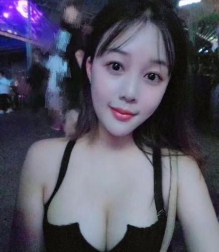 瑜伽教练蒙琪琪 第1张