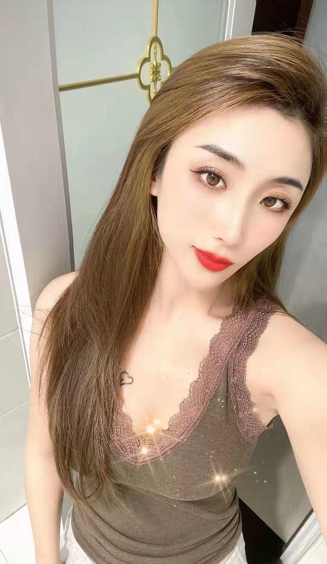西安路兼职美女，跪着口，站着做，干的腰疼 第1张