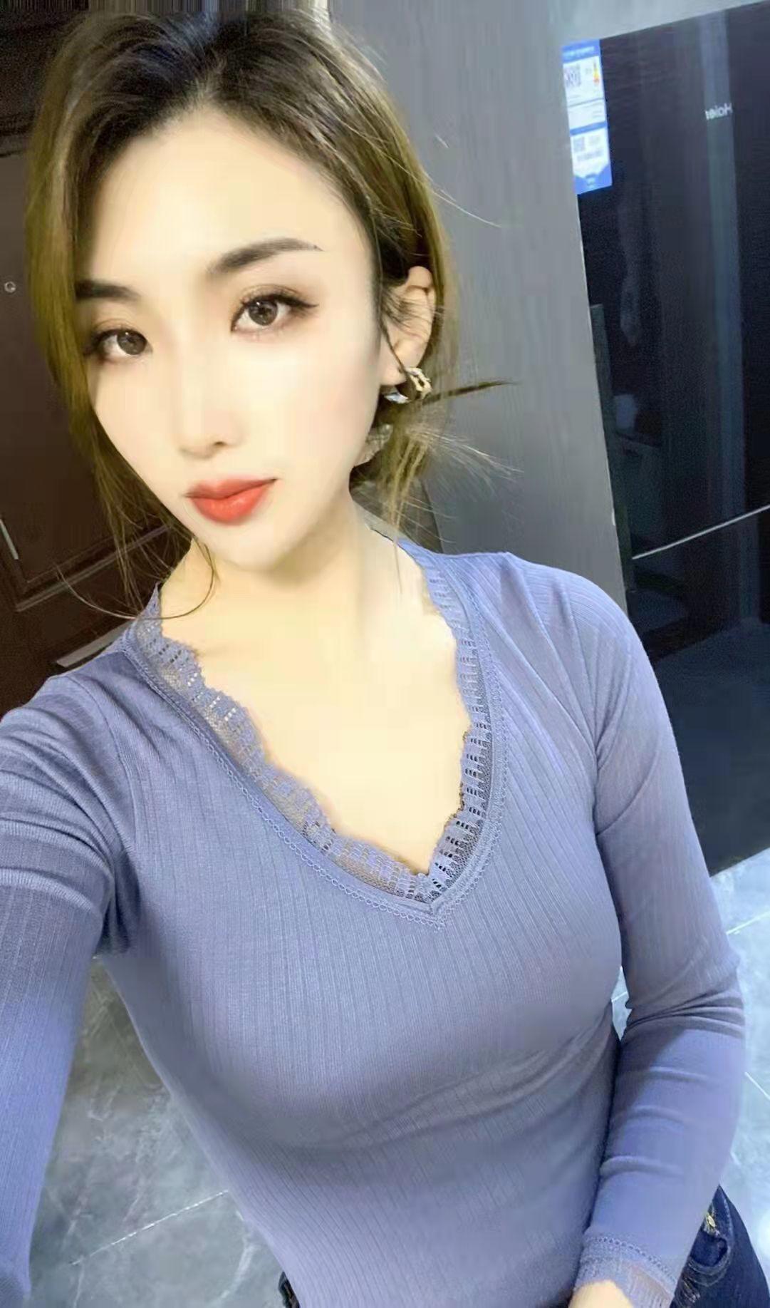 西安路兼职美女，跪着口，站着做，干的腰疼 第2张