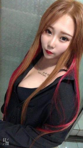 长春年轻貌美，胸是真大的纹身小妹。 第6张