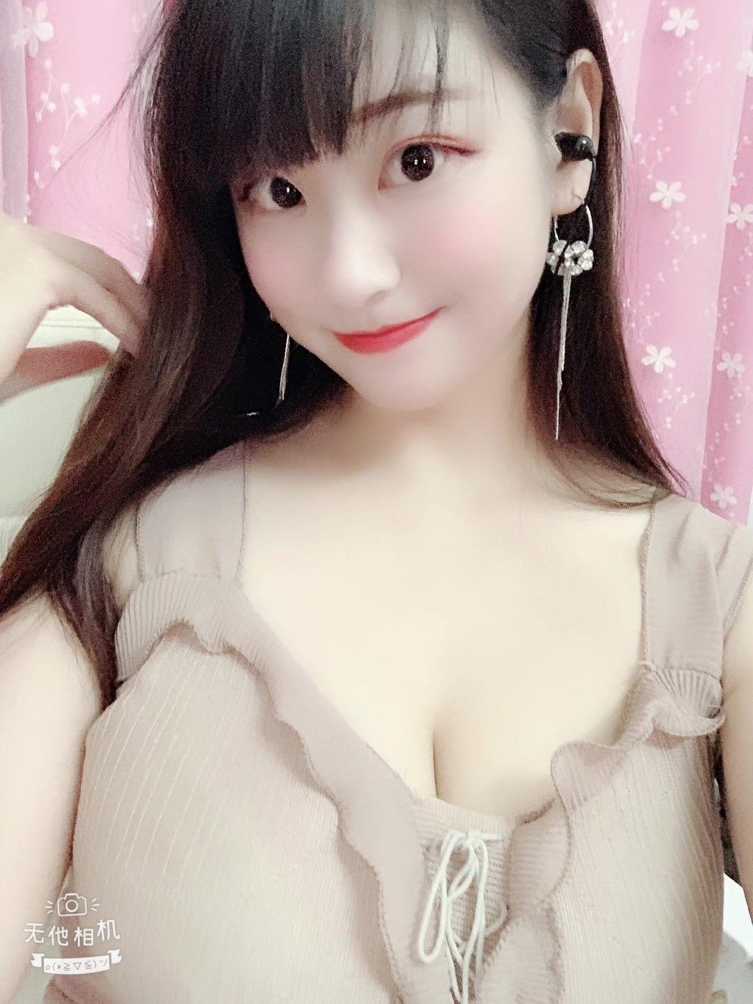 郑州东风路天旺优库的年轻女孩 第1张