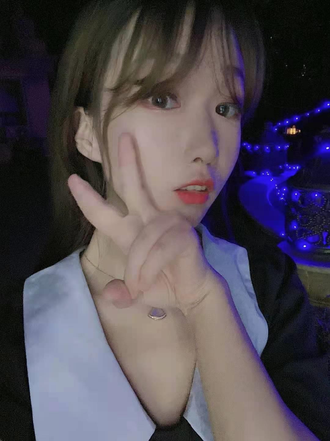 大四美术学妹 第1张