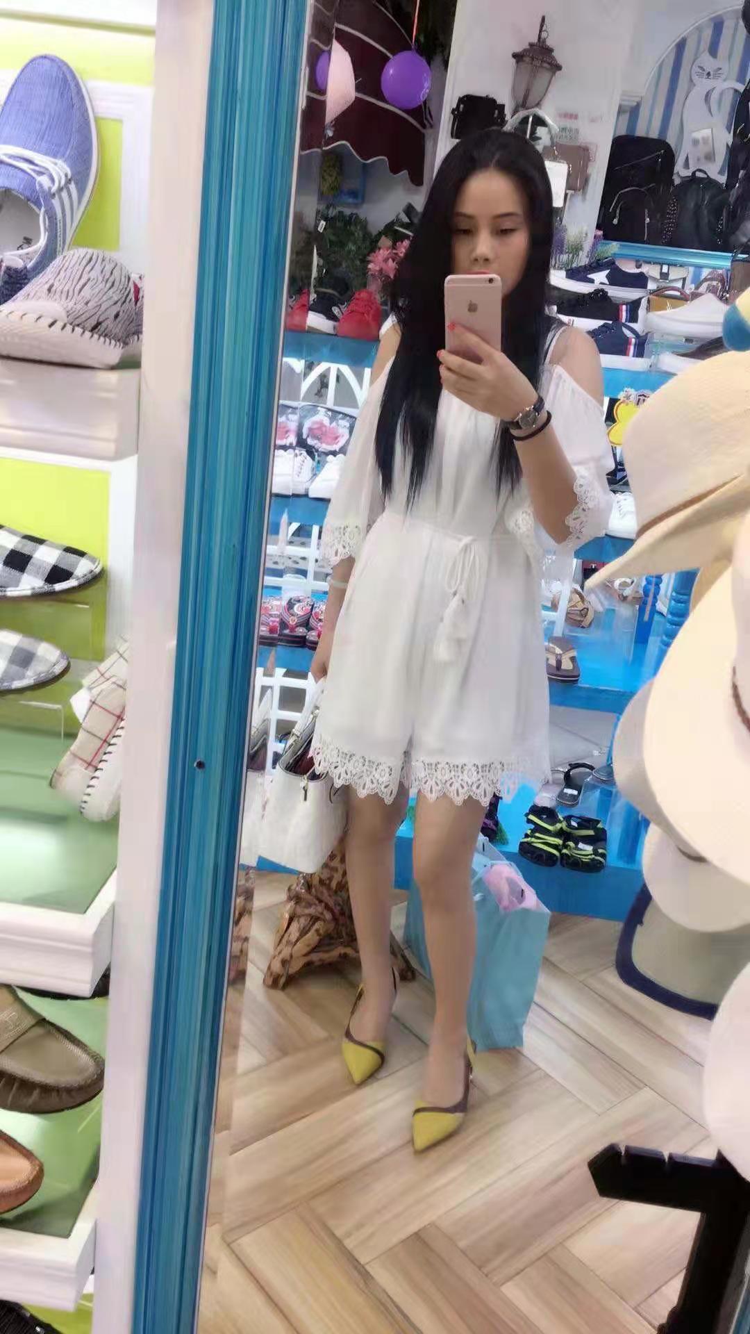 温柔恬静的少妇 第1张