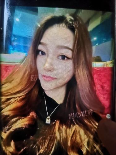 长风街美女，一双大长腿让人流连忘返 第3张