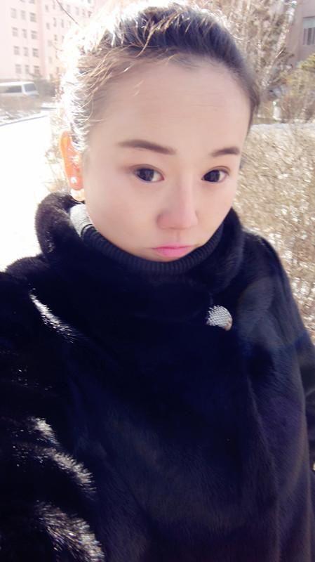 火车站小美女 第1张