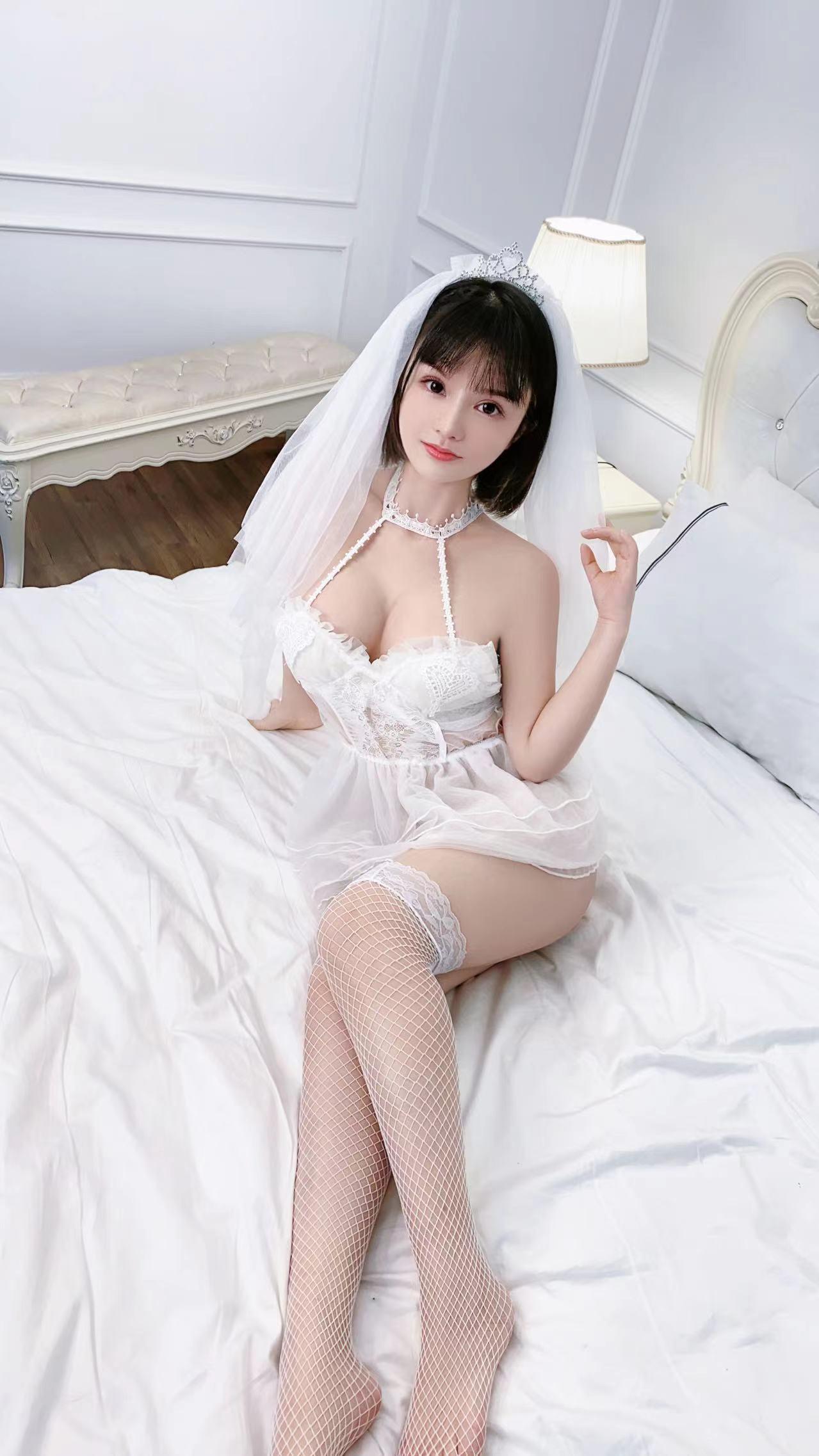 来自贵州的苗族兼职卖酒的mini小妹妹~娜娜 第2张