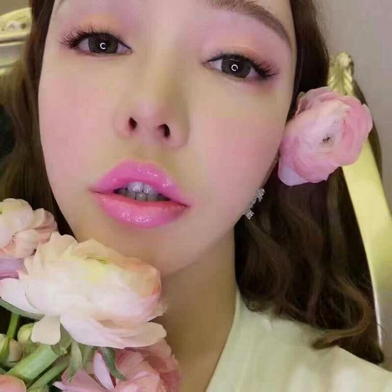 验证一个身材好主打丝袜诱惑的妹子 第1张