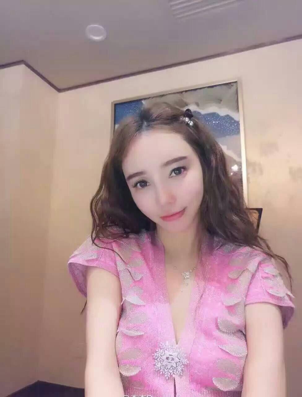 验证一个身材好主打丝袜诱惑的妹子 第2张