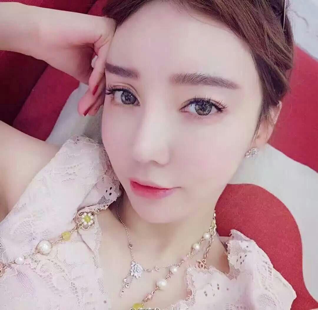 验证一个身材好主打丝袜诱惑的妹子 第3张