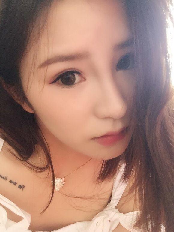 小区的一个极品妹子，身材好，颜值高 第3张