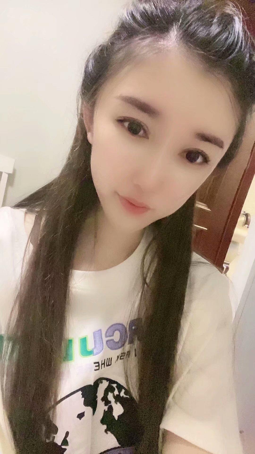 颜控必入!白嫩清纯新鲜小妞,外表清新上床豪放,水多... 第1张