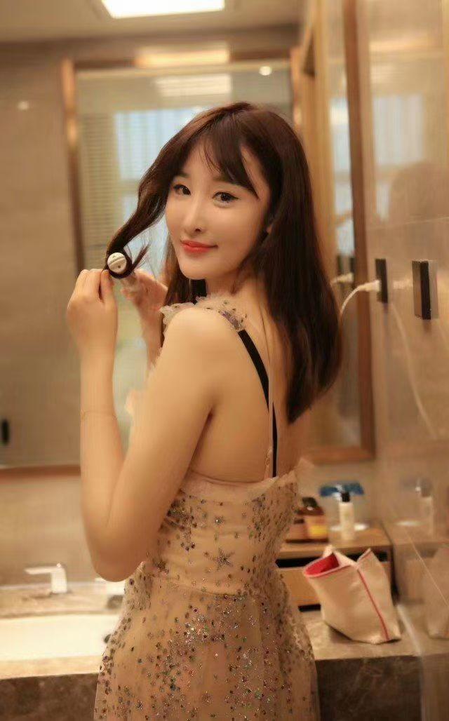 人美大腿长的美女 第1张