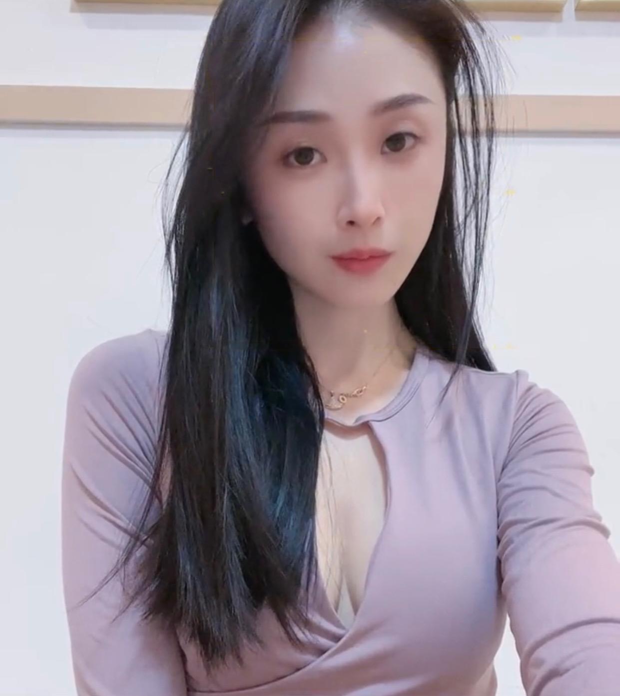 体验一位喜欢练瑜伽的小姐姐身材好 第1张