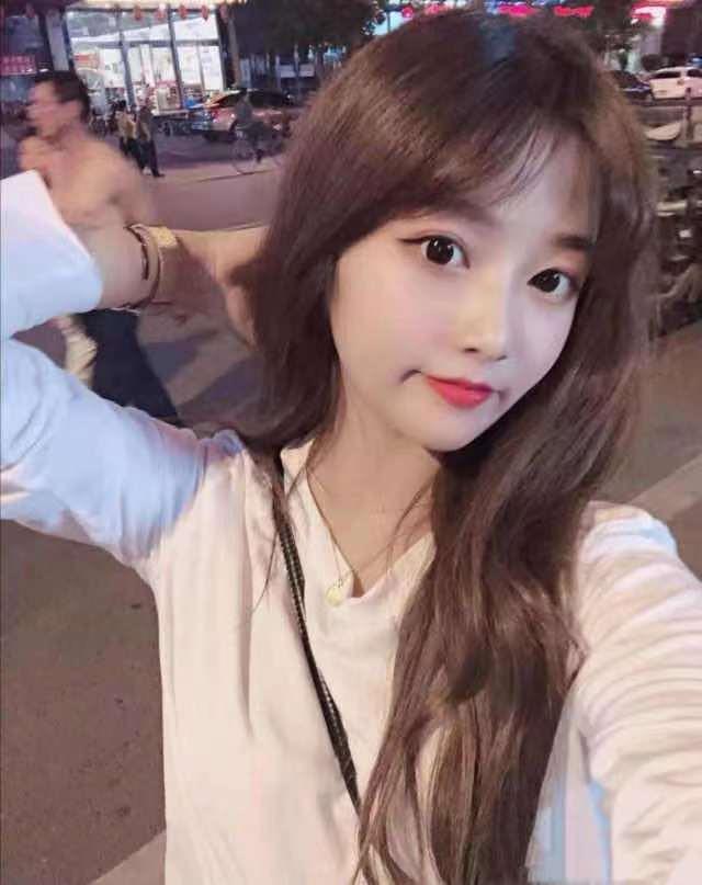 九八年轻漂亮小姐姐 第1张
