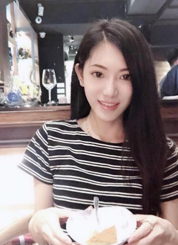 白嫩高颜值大胸软妹子 第1张