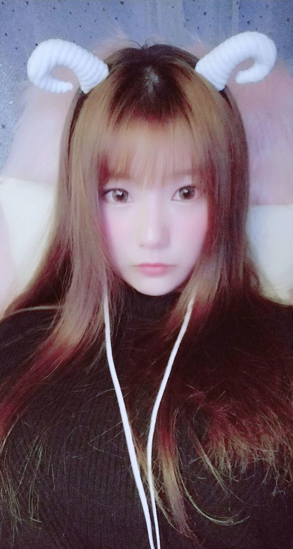 让人无比销魂流连忘返的很嫩很水灵的95后白虎嫩妹 第1张