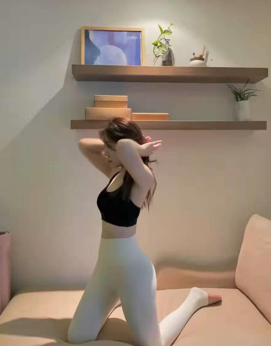 虹口分享一个活好不催的温柔妹子，水特别多，很配合 第2张
