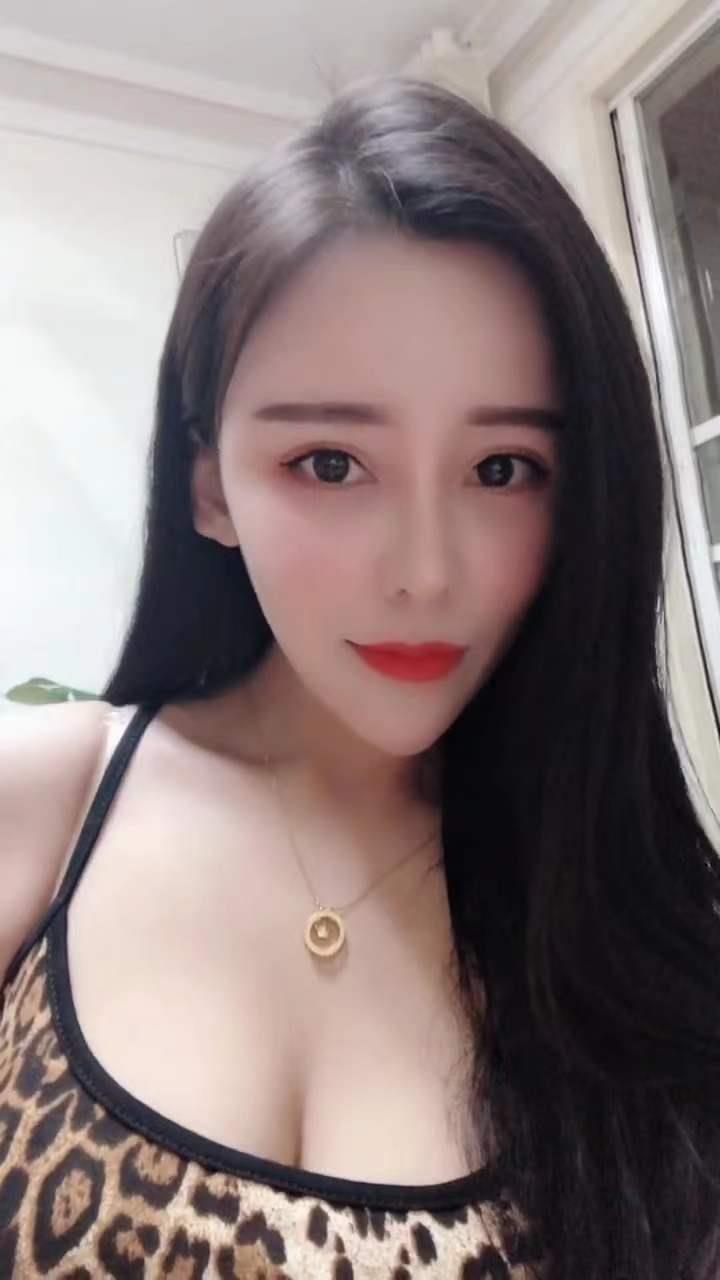 路过上海,约了一个还不错的MZ,多情风骚高颜值 第2张