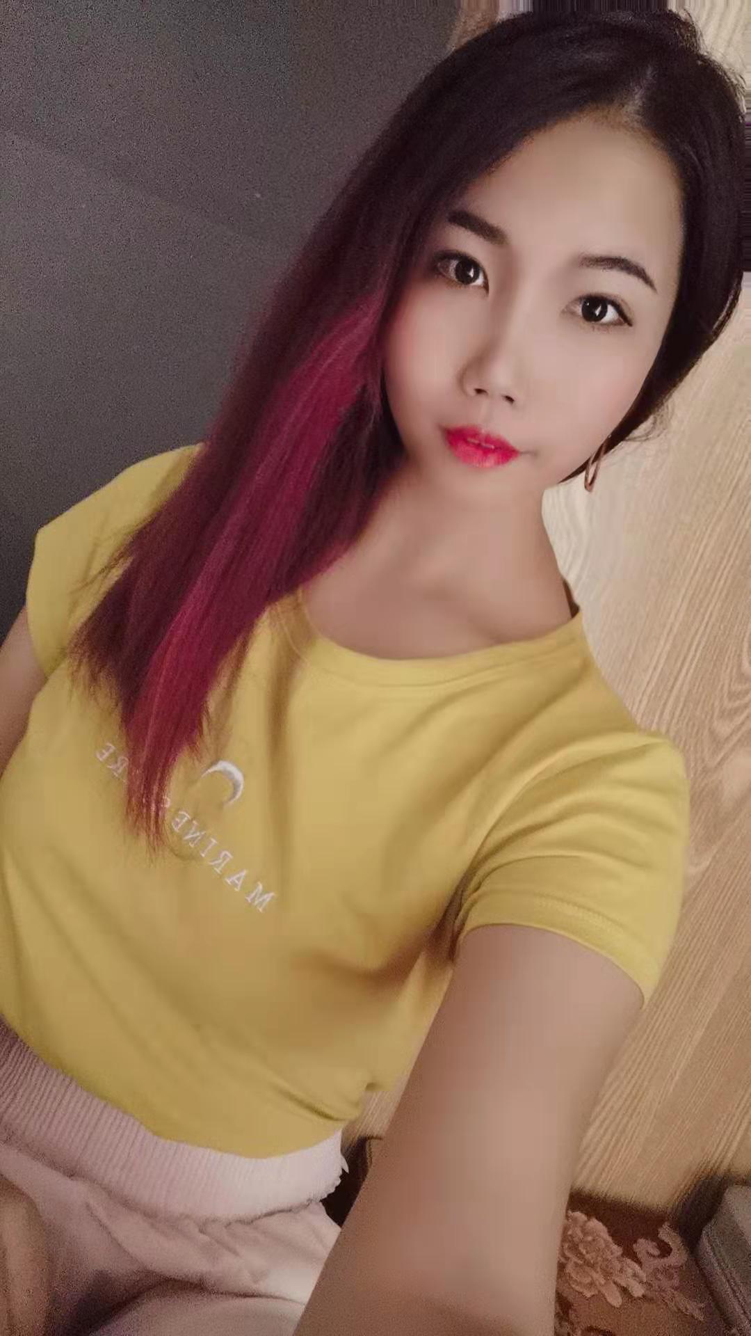 身材均匀，性感丰满的格子 第2张