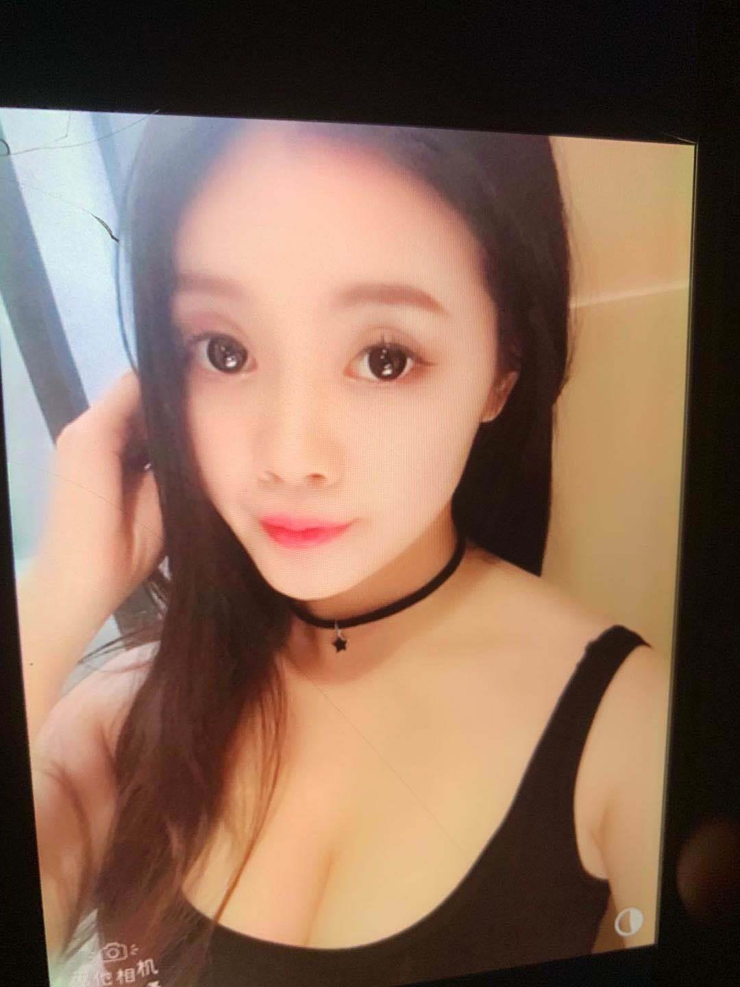 肤白波大的妹子晴天 第1张
