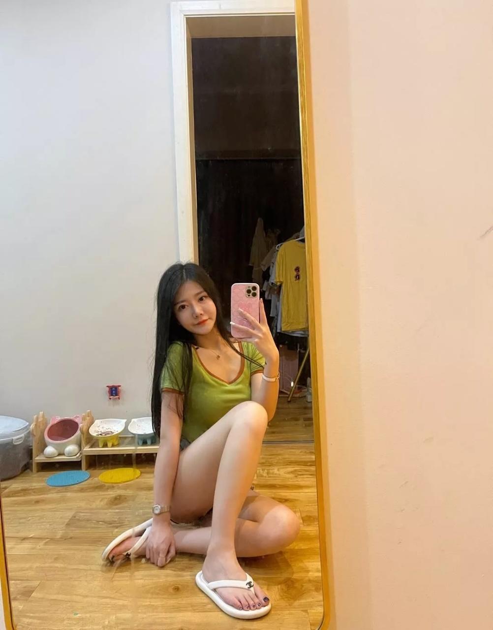 可萌的小御姐栀子，身材火辣，美臀如电钻 第1张