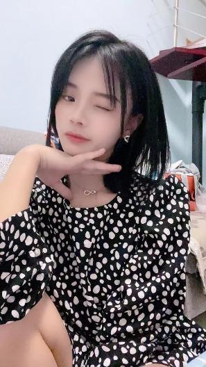推荐一个01年jk可舌吻的妹子 第3张