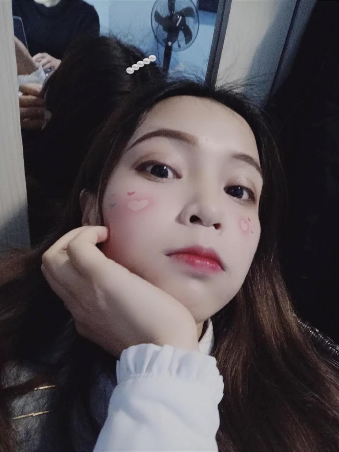 南门妍妍,颜值身材俱佳的兼职 第1张