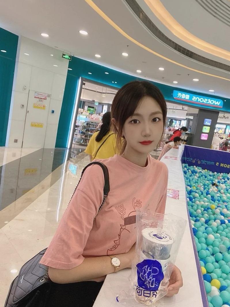 成都比较佛系的小妹 第2张