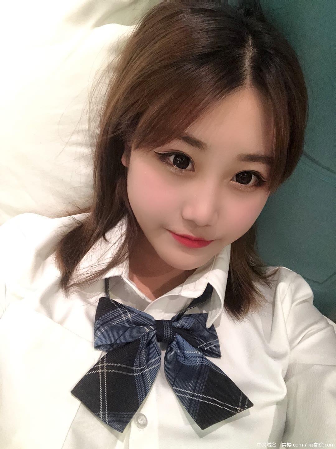 红牌楼的妹子 第2张
