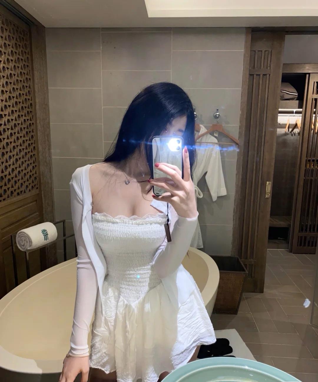 成都健身美女，丰胸翘臀身材好，直接逼逼扣出水 第2张