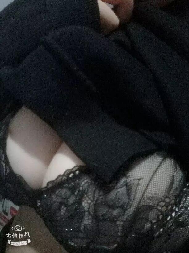 奶子翘臀大白腿 第4张