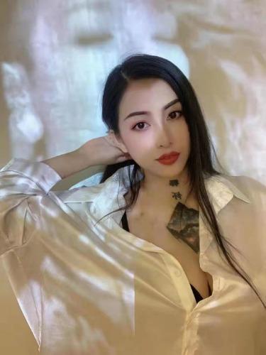 秦淮小贵优质靓女－狂野的胸处纹身 第2张