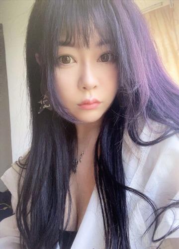 园区小乖难得的颜值和服务在线的妹子 第1张